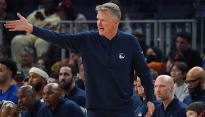 开云登录-库里缺阵，勇士队大逆转太阳队，科尔：感觉就像我们赢得了总冠军