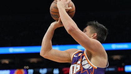 开云入口-25中11砍33分！奥特：看到阿伦找到节奏感觉很棒 攻防影响很大