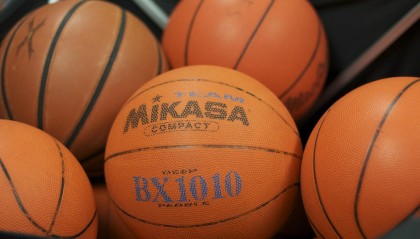 男篮双星均恋爱？杨瀚森女友已&amp;ldquo;公开&amp;rdquo; 女子晒视频却否认是王俊杰女友