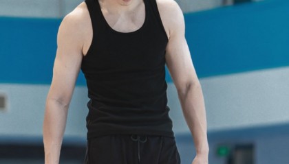 开云网页版-留在NBA别回来了！曾凡博更新INS努力训练中！变得相当壮实啊！